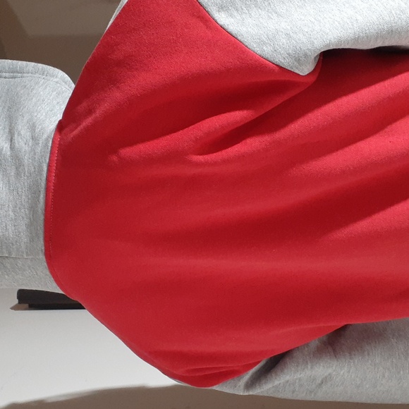 NWT NHL Red Wings Long Sleeve Hoodie Sweatshirt w/Pouch - Picture 6 of 6